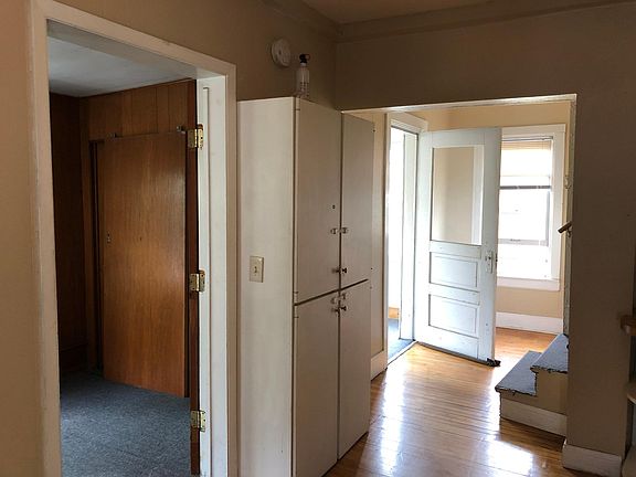 3rd image of 421 6th St SE #5