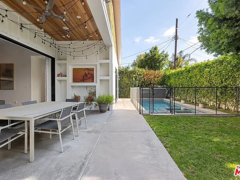 15030 Hartsook St — Photo 33