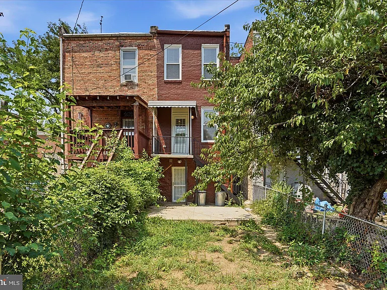2605 Denison St — Photo 34