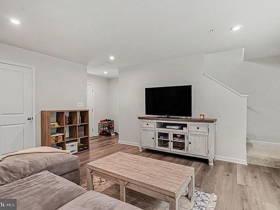 3rd image of 35 Teatree Ln