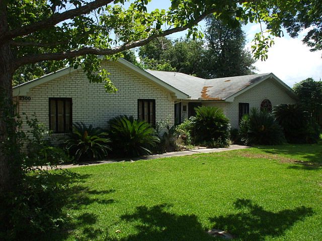 1st image of 2300 Duff Dr