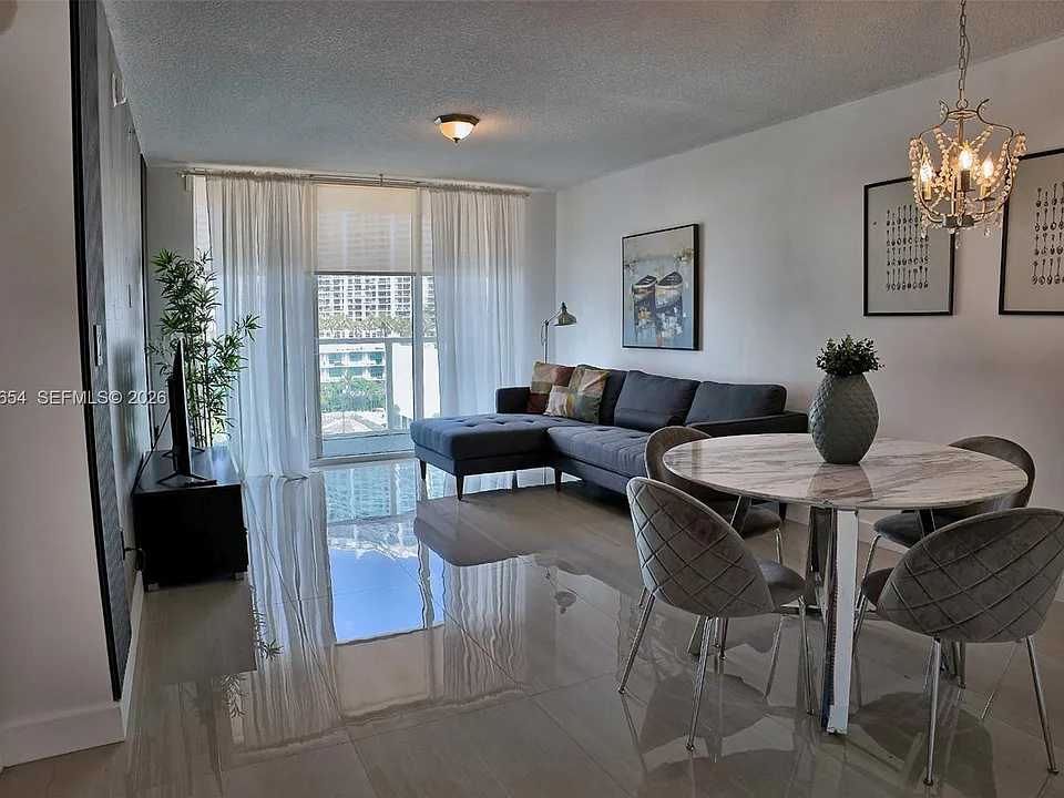 31 SE 5th Ave #1203