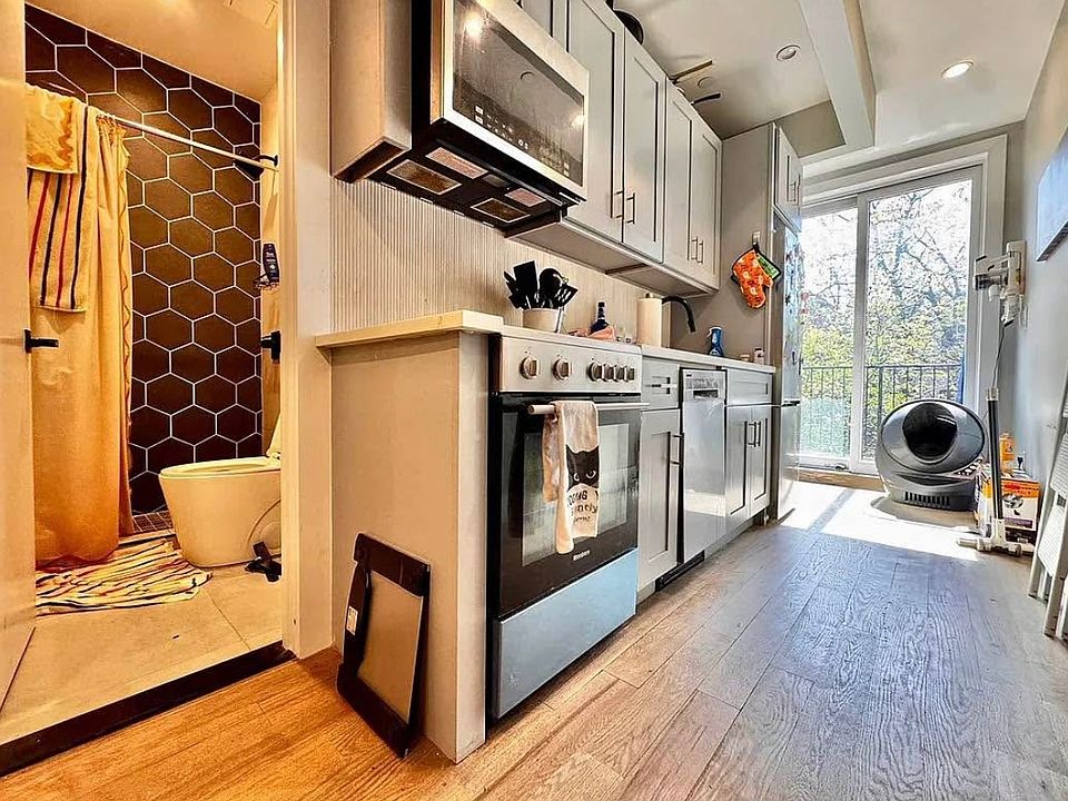 1st image of 252 Melrose St #4A