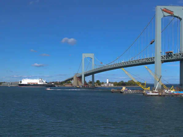 166-41 Powells Cove Boulevard image 7 of 32