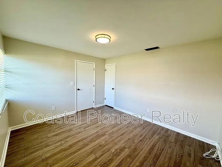14903 Imperial Point Dr N — Photo 18