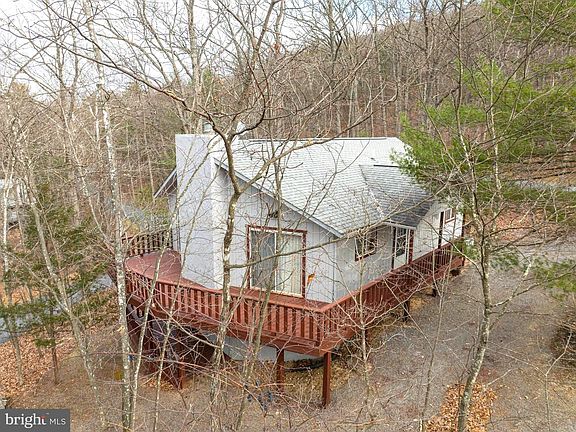 3rd image of 10 Lerner Ln