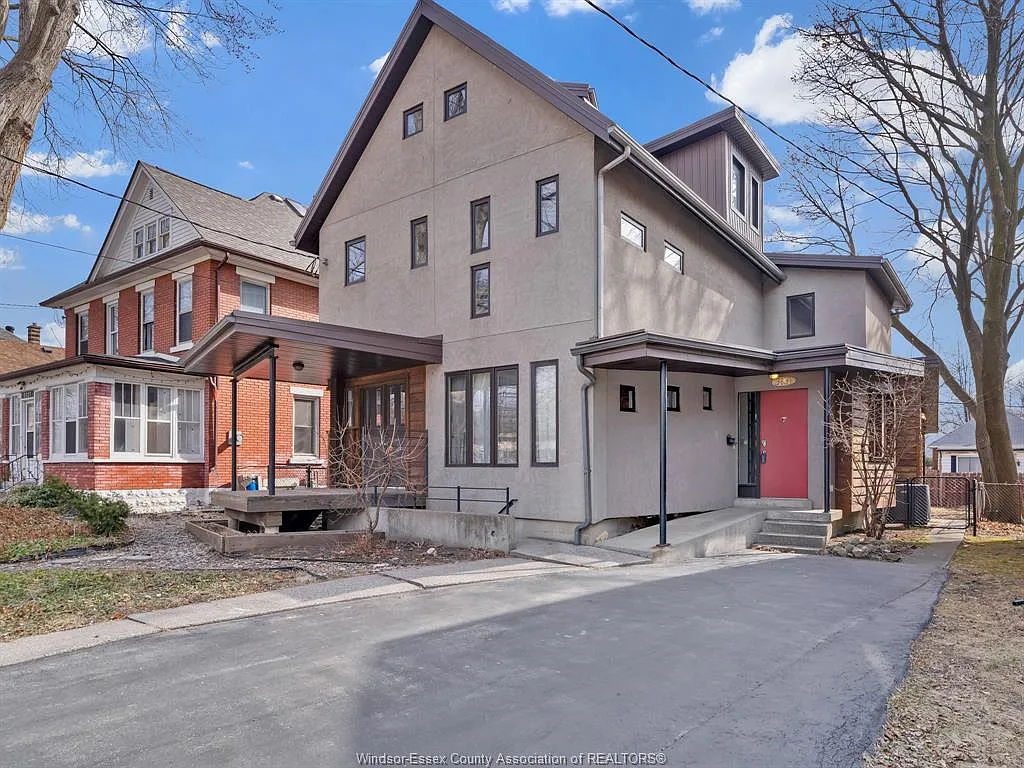 3 bed, $975 — Photo 2