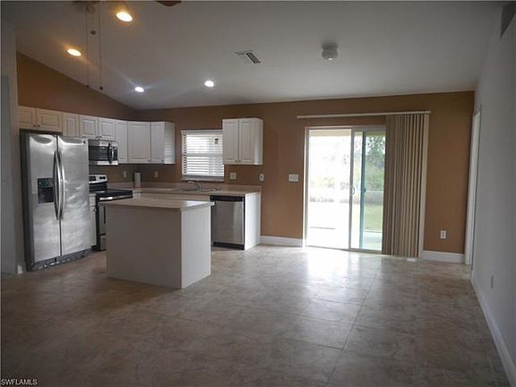4th image of 3009 30th St W Unit 1