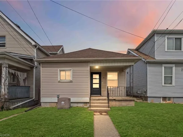 27 Edinburgh Ave, Hamilton, ON L8H 2C4