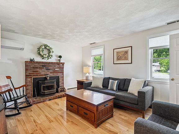 4th image of 24 Theresa Avenue