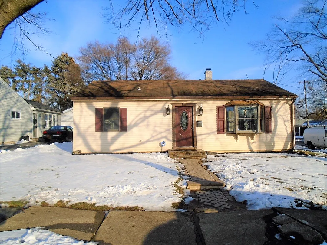 2604 Lafayette Ave photo 1