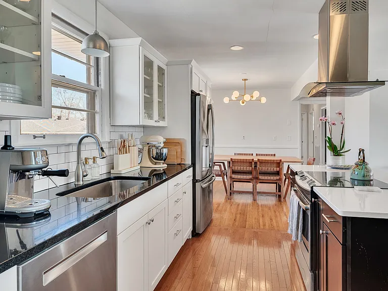 2405 Conrad Dr — Photo 2