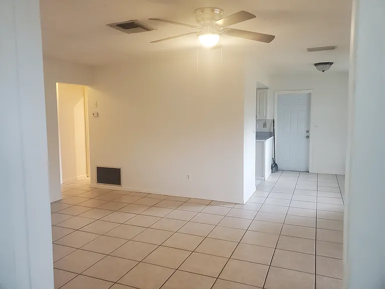 2097 Jessamine Ct — Photo 10