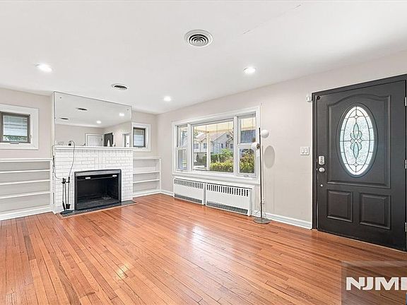 5th image of 3-27 Kenneth Ave