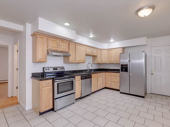 4th image of 1403 Hawthorne Dr
