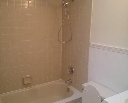 4th image of 44 Westhampton Dr