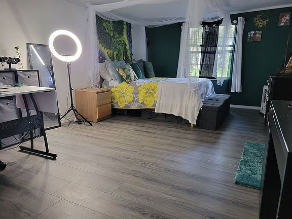 1st bdrm Master 