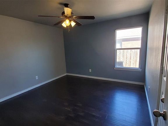 3rd image of 4608 Mountain Oak St