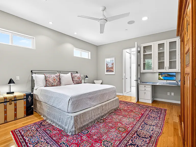 4302 Ocean View Dr — Photo 25