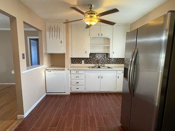 5th image of 2218 Meander St