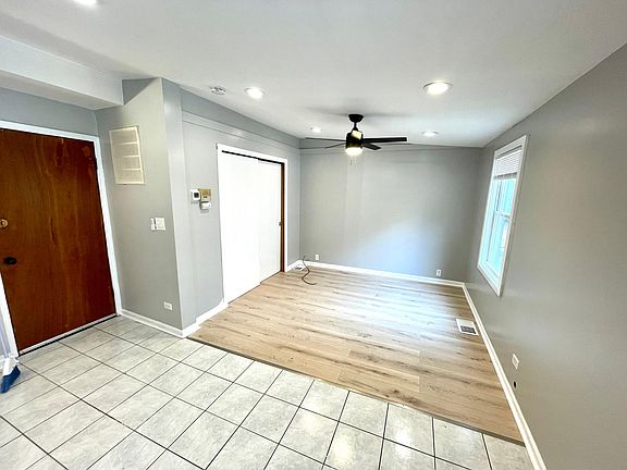 4th image of 4711 N Artesian Ave APT 1R