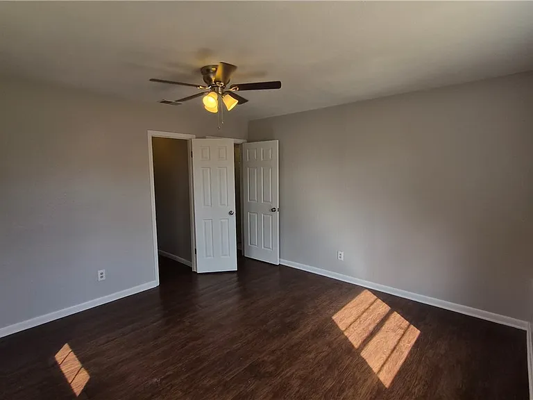 6013 Parkview Dr — Photo 13