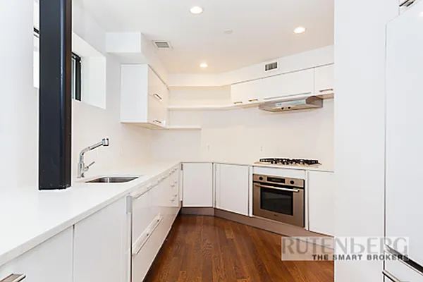 Rented by R New York | media 37