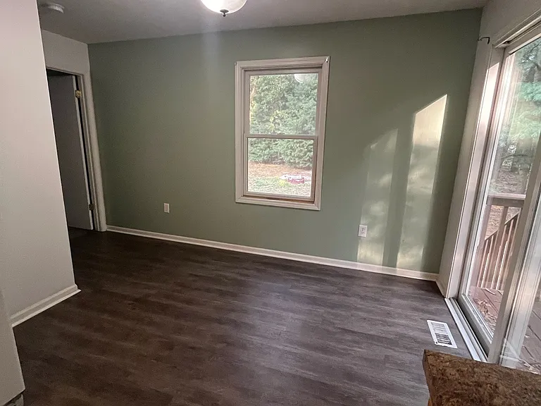 863 Sharon Rd — Photo 8