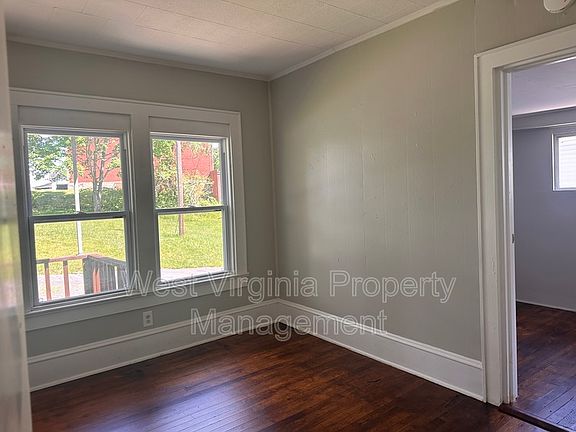 4th image of 1000 S Kanawha St