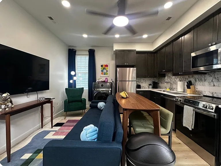 501 Sparella St — Photo 4