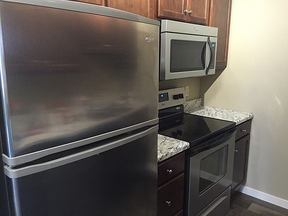 5th image of 104 N Krohn Pl #8