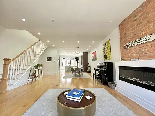 Rented by SERHANT. | media 17