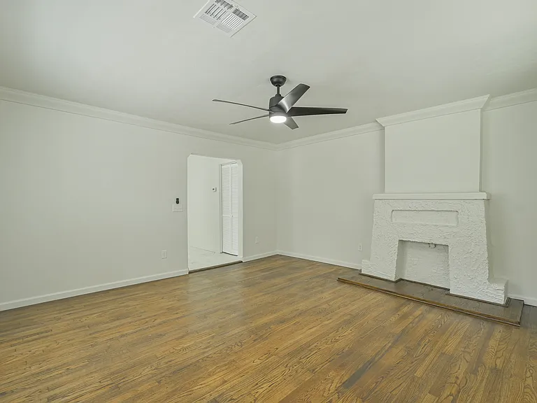 1524 NW 45th St — Photo 2