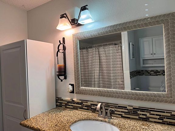 3rd image of 2346 Greenbrier St #1