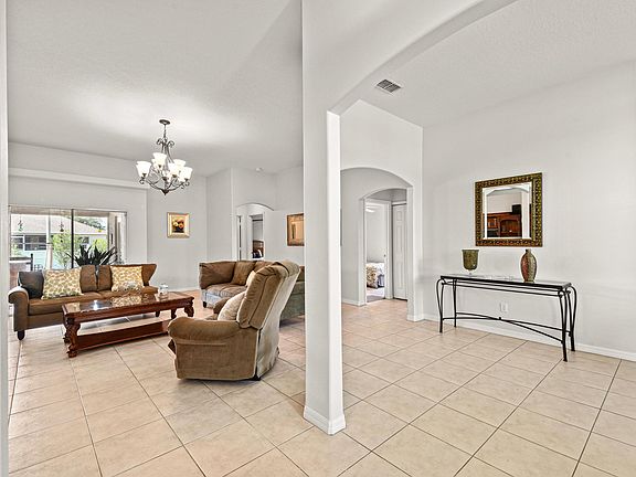4th image of 1097 SW Estaugh Ave