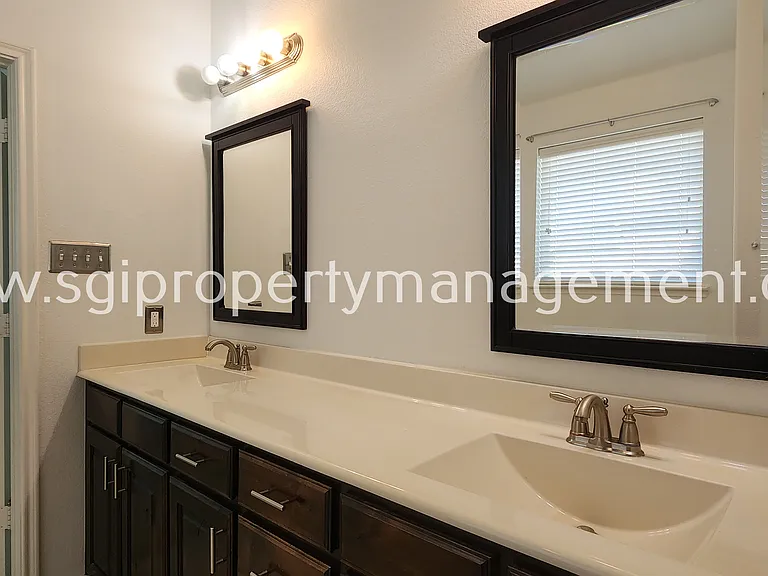 1369 Crescent Cove Dr — Photo 25