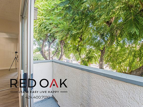 5th image of 607 W 82nd St APT 101