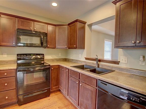 2nd image of 21 Blossom Wood Ln