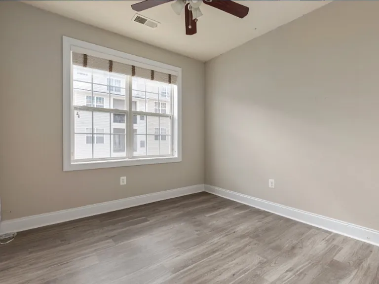 15207 Lancashire Dr — Photo 5