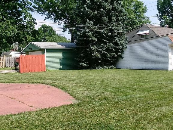 4th image of 25450 Marsdon Ave
