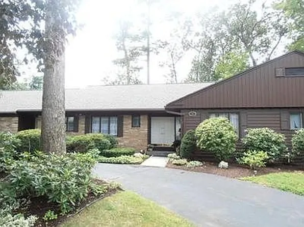 48 Blueberry Hill Rd, Longmeadow, MA 01106