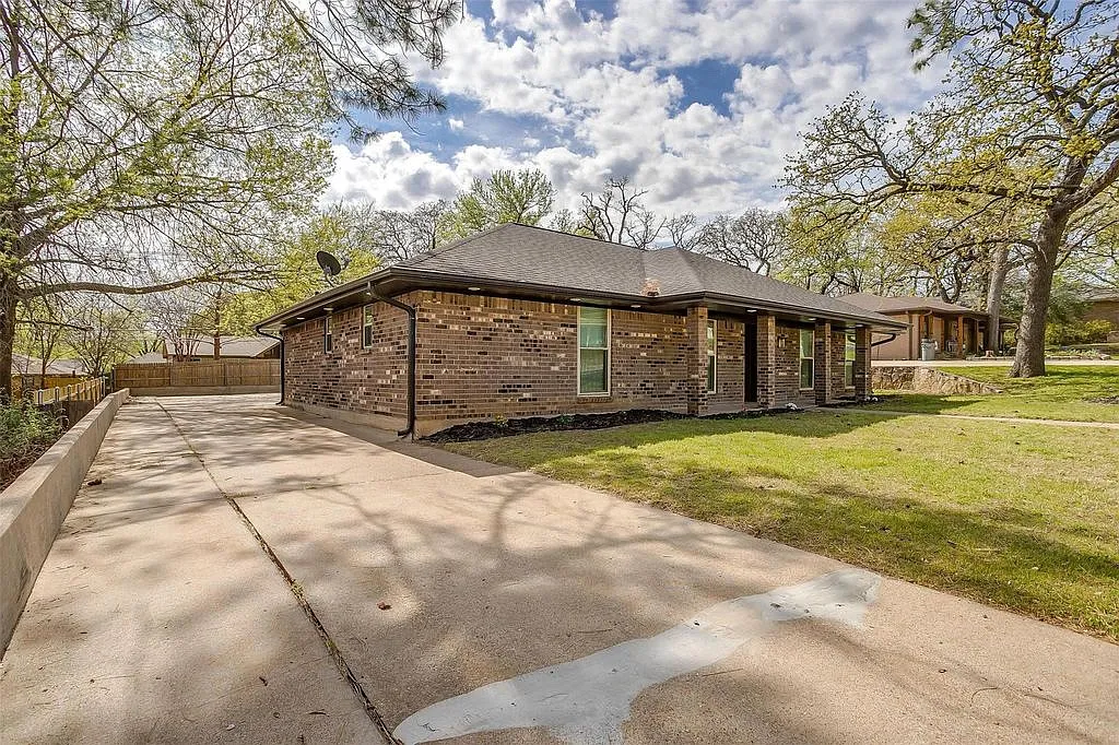 4 bed, 1761 sqft, $2,300 — Photo 2