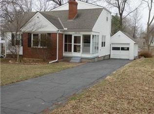 8830 Rainbow Ln, Kansas City, MO 64114