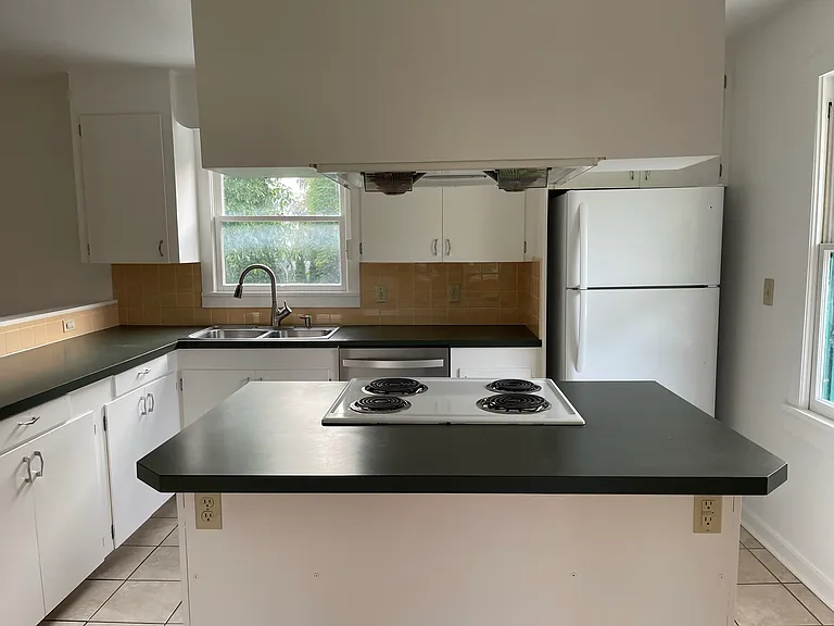 245 N Harris Ave — Photo 6