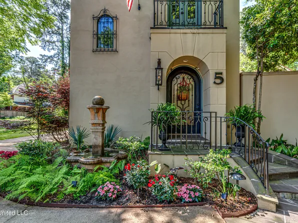 5 Highland Park Ct, Jackson, MS 39211