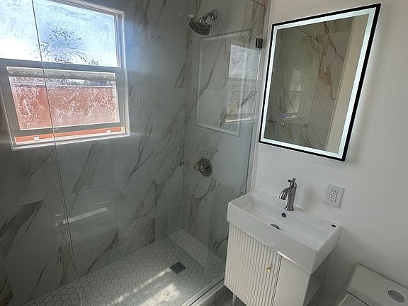 5th image of 2772 Madera Ave #2774