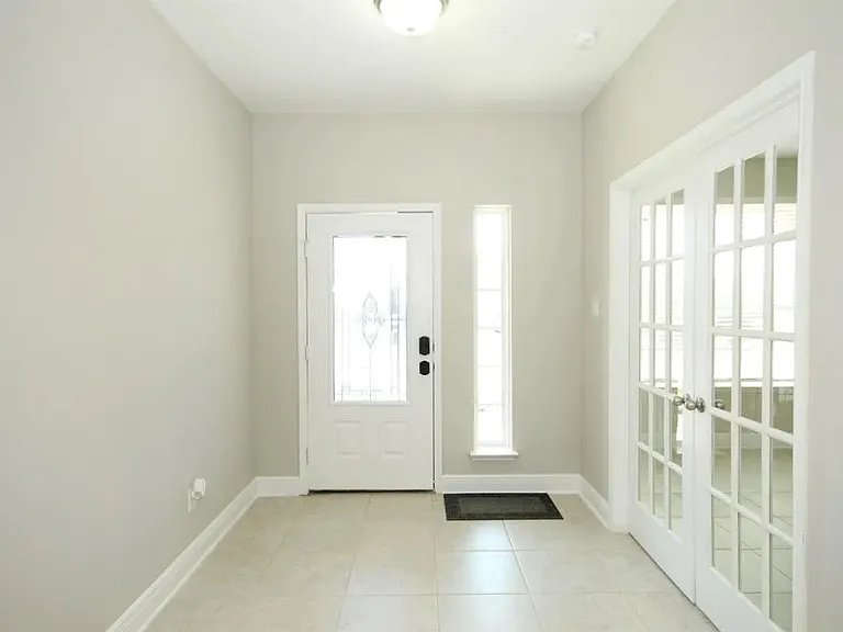 2136 Mulberry Dr — Photo 2