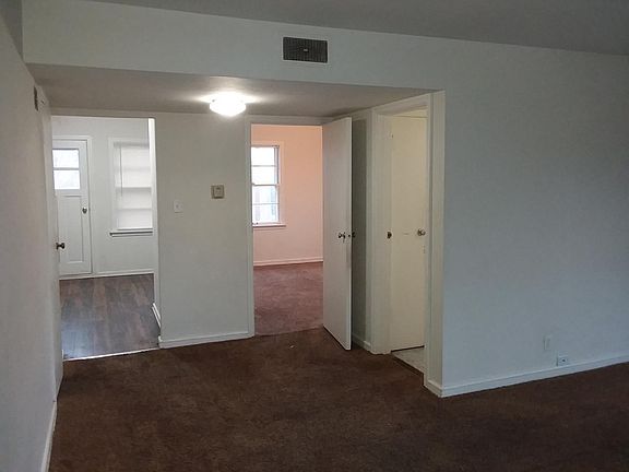 Nice one bedroom upper apartment.