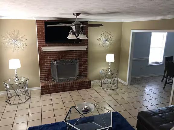5th image of 12 Greenwing Ct