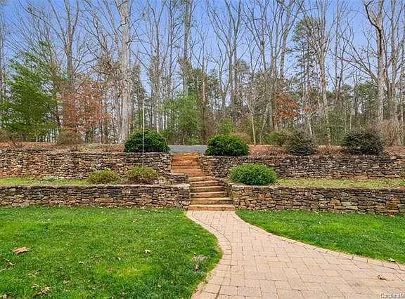 3rd image of 7711 Woodcrest Dr